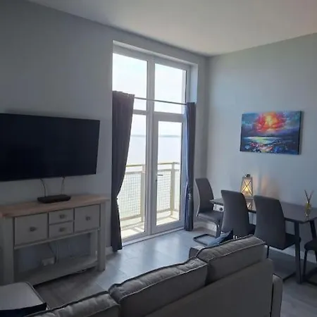Luxury Top Floor Penthouse Beachfront Apartment *
