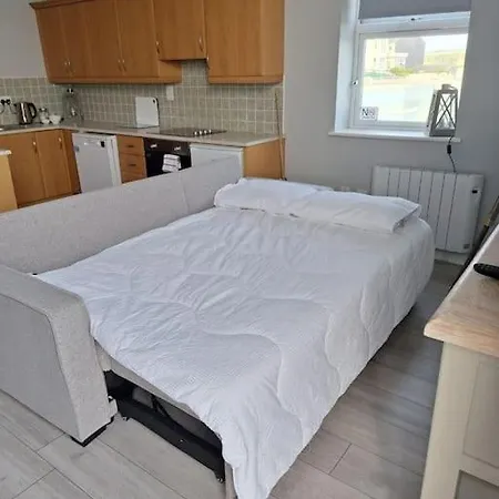 Luxury Top Floor Penthouse Beachfront